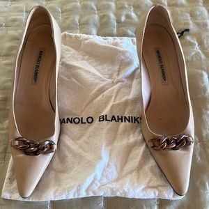 Manolo Blanik signed pump
